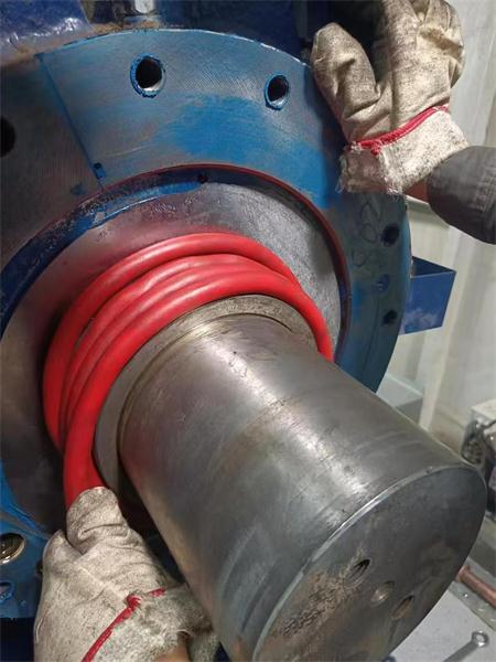 缠绕式变频加热器-绕线式中频加热器_常州和记怡情娱乐官网电器.jpg
